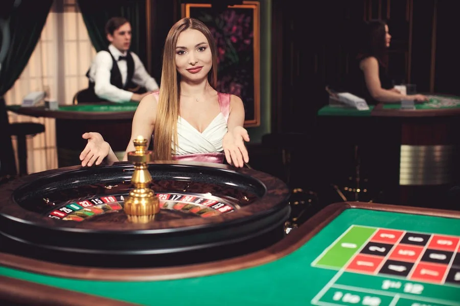 Tampilan roulette live dengan roda dan panel taruhan